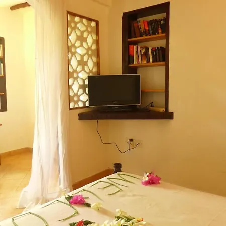 Frangipani Cottages Diani Beach Exterior photo